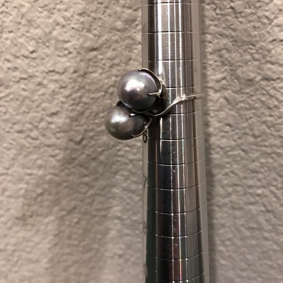 Elegant Pearl Ring - Picture 3 of 6